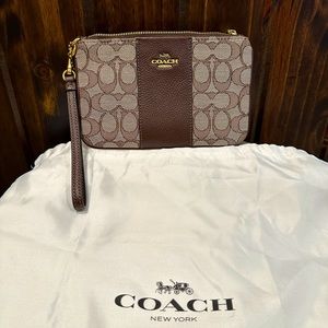 Coach Signature Jacquard Wristlet Oak Maple